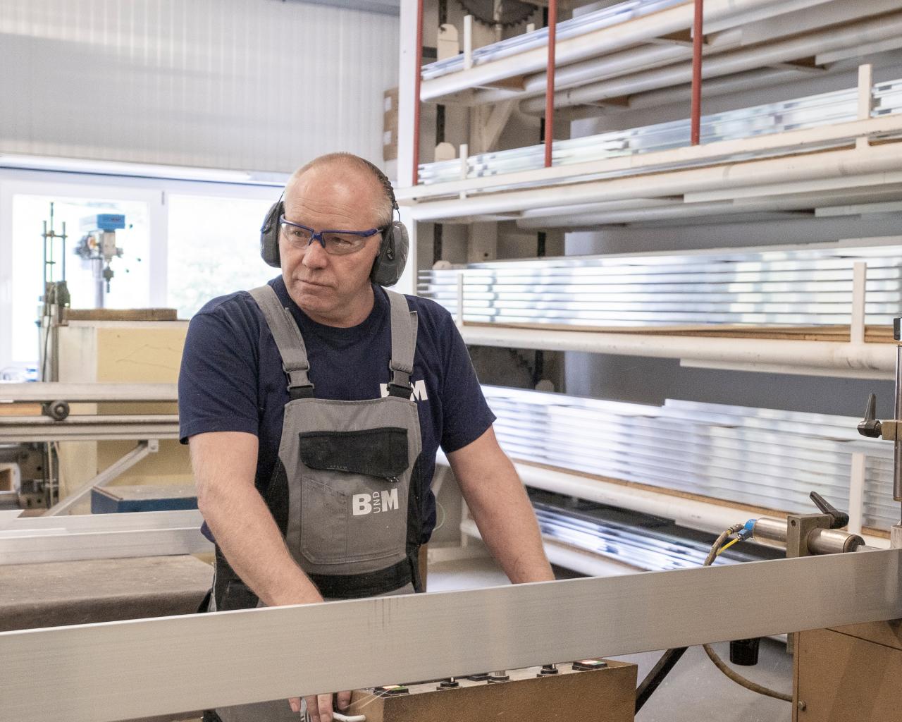 Türenproduktion in Densbüren
