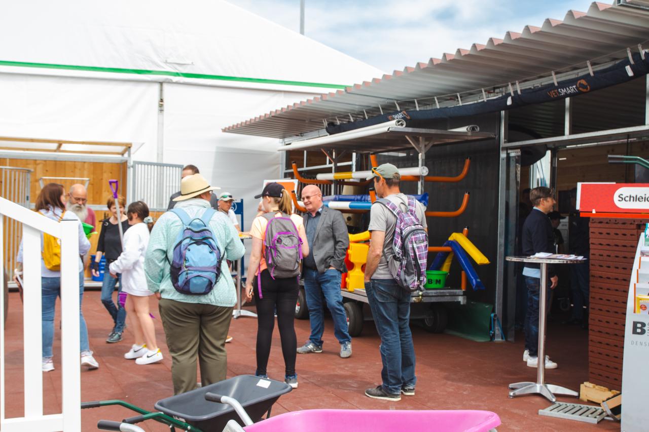 Stand an der BEA mit vielen Menschen