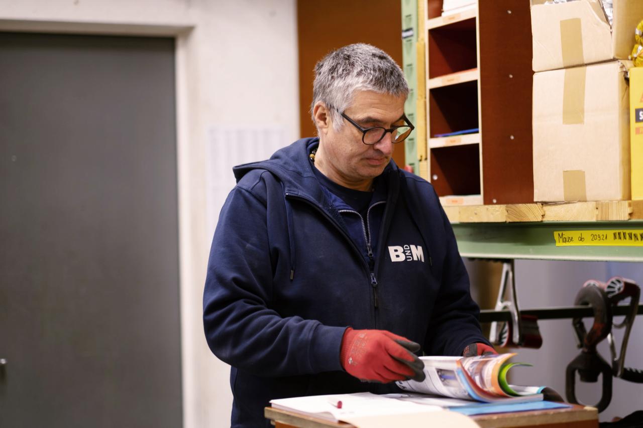 thomas-schmid-im-buero