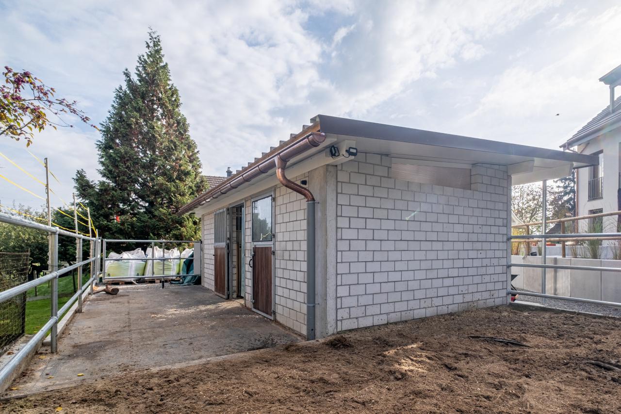 privatstall-fuer-zwei-Pferde-ostschweiz