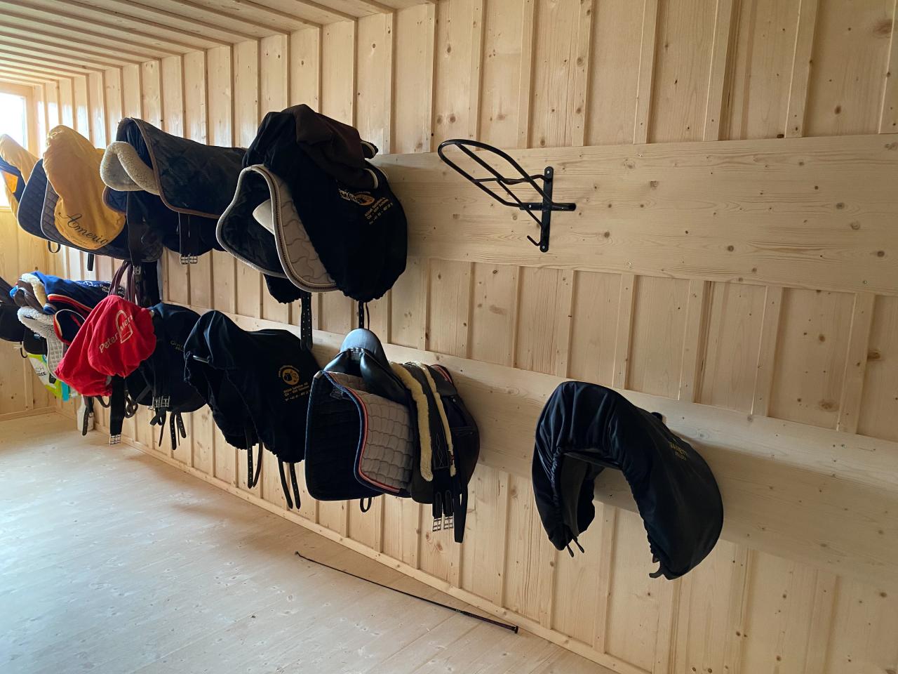 sattelhalter-fuer-die-sattelkammer