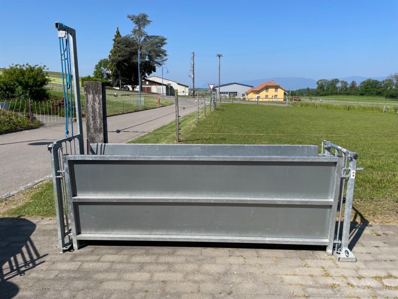 022.6050#1#Klauenbadsystem in Verwendung mit Wasser#verzinkt