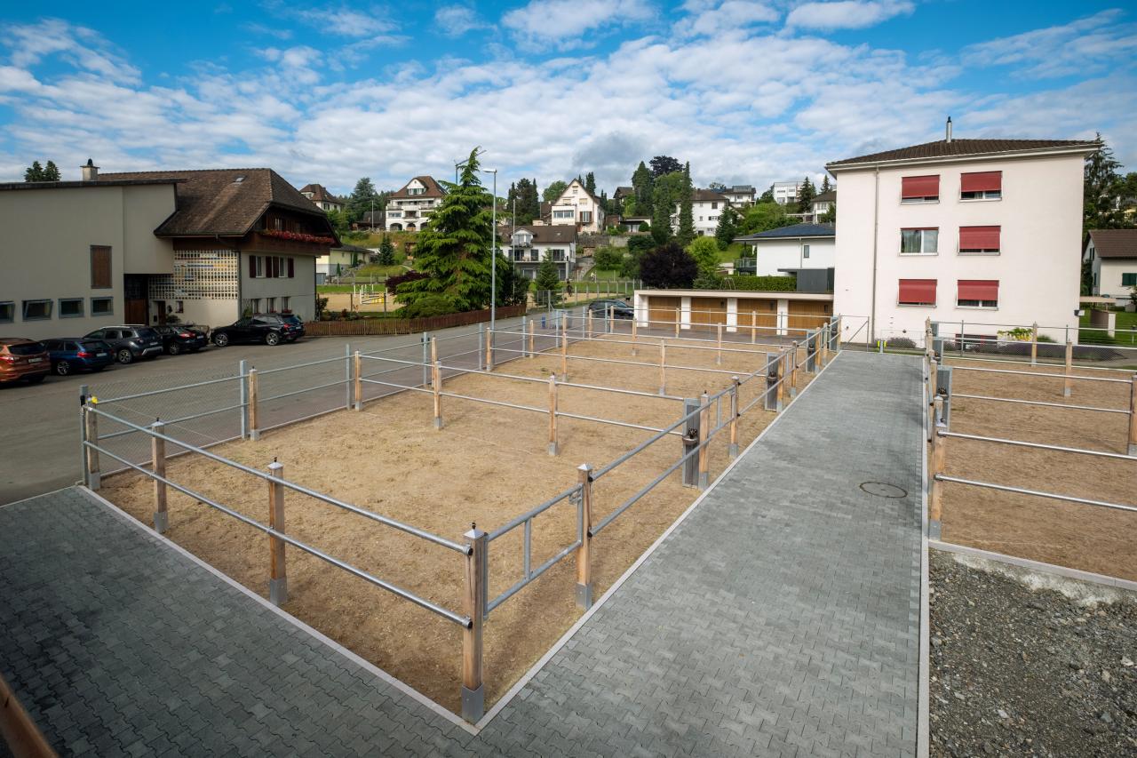 Bei den Erweiterungsbauten in Seon entstand auch ein neuer Aussenpaddock.