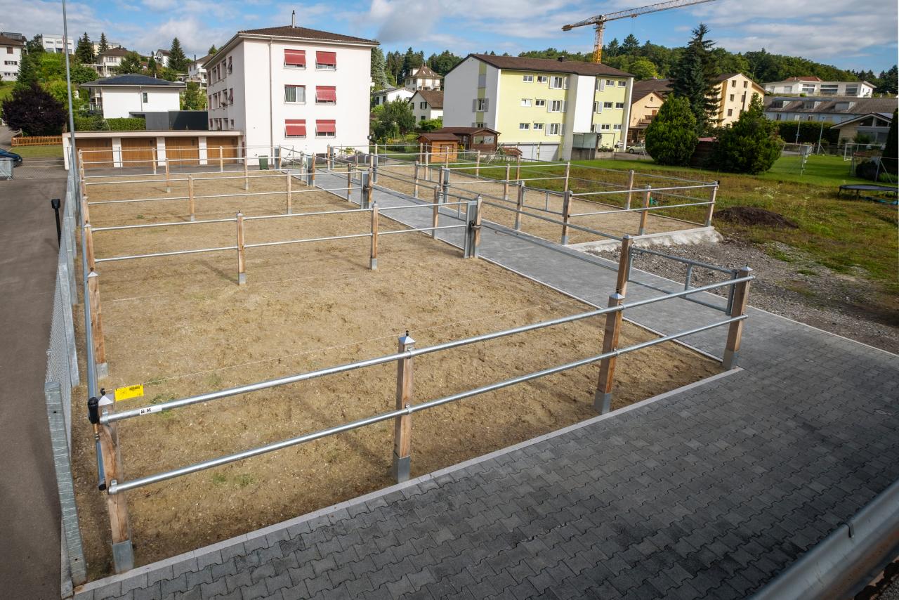 Trittsicherheit und Verhinderung von Verletzungen werden durch die Bauart gefördert.