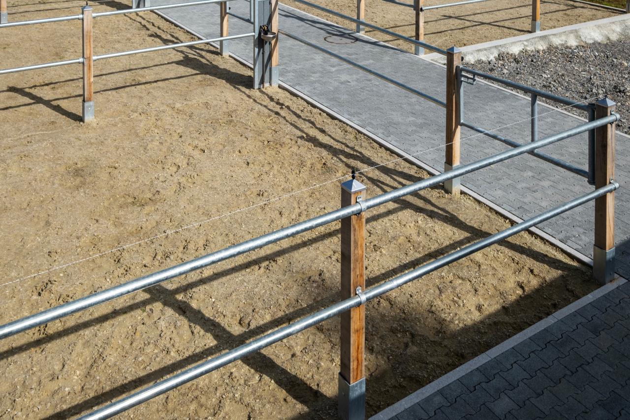 Für die Optik veredelte die B+M mit der A. Meier Gartenbau AG aus Hirschtal die Eichenschwellen in Metallhülsen.